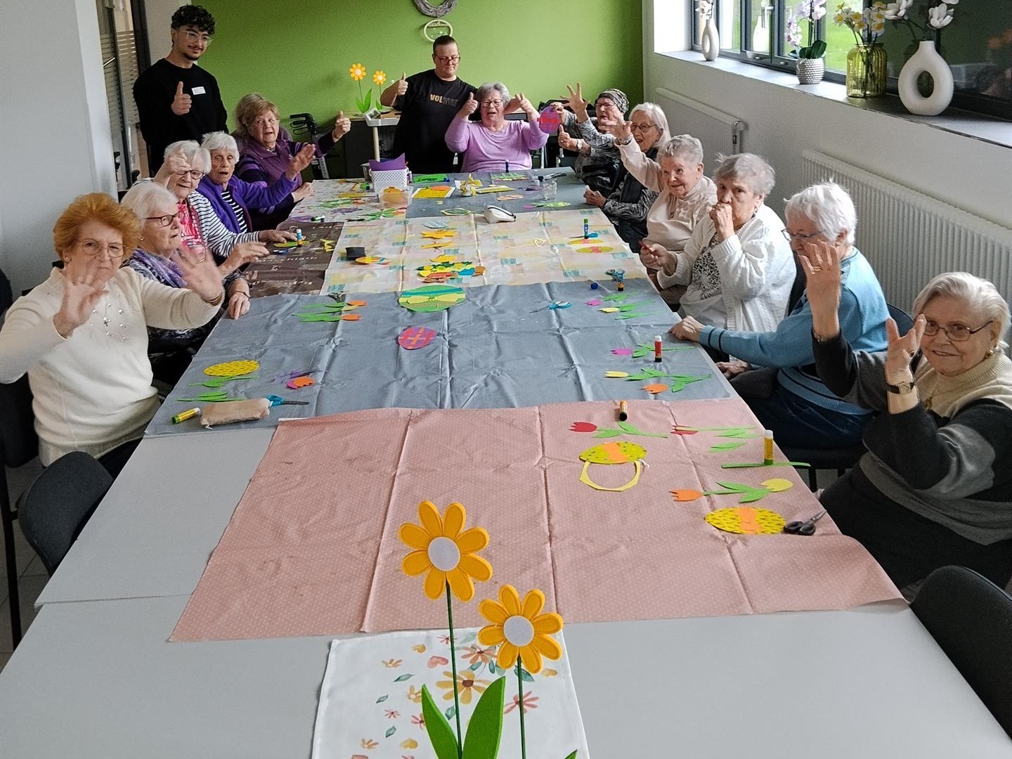  Unsere Bewohnerinnen basteln den Frühling!
